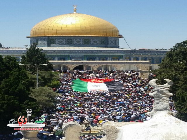 توافد على الاقصى الالاف من سكان الضفة الغربية وحوالي 300 مصل من قطاع غزة تفوق أعمارهم الستين عاماً.